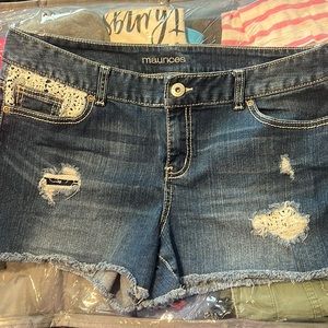 Maurice’s Jean Shorts distressed size 11-12
